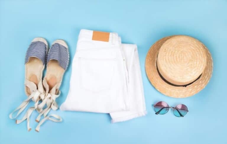 white jeans, a straw hat, glasses, sandals white jeans, a straw hat, glasses, sandals