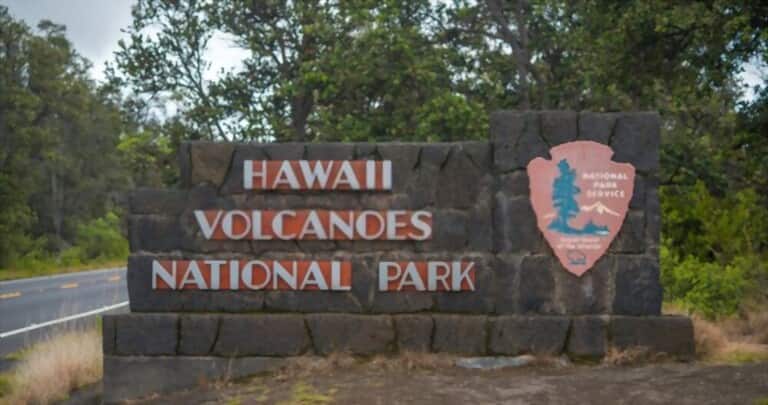 sign entrance hawaii volcano national park
